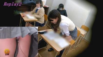 学習塾盗撮 授業中に滴るおしっこお漏らし6