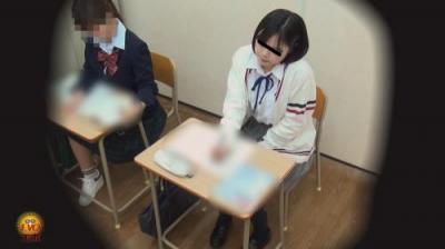 学習塾盗撮 授業中に滴るおしっこお漏らし6