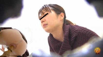 限界接近撮 眼前ふんばり女子 吐息の聴こえるトイレうんこ