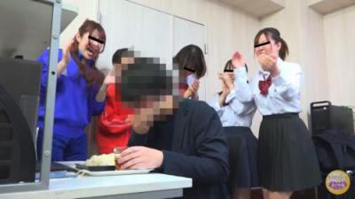 ド級の悪ふざけ 女学生軍団大乱尿