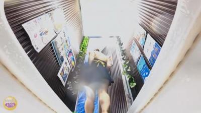 隠撮海の家 便所駆け込み全裸大放尿4