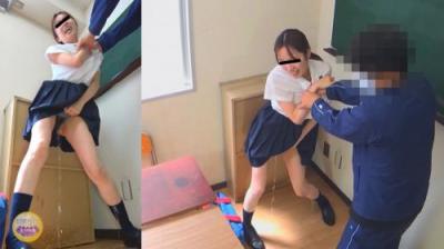 女学生制裁放尿