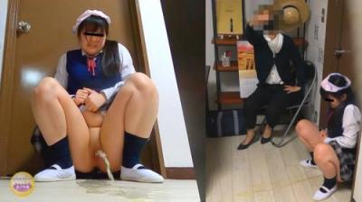 女学生制裁放尿